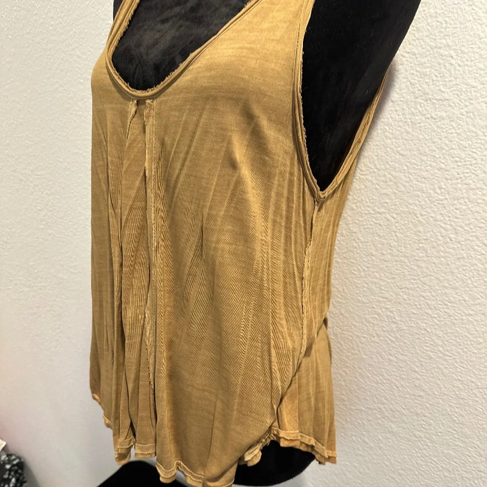 Free People we the Free lightweight layer Tank. NWOT